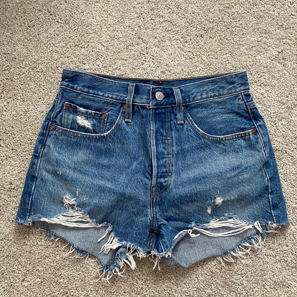 Levi’s 501 shorts - size 26